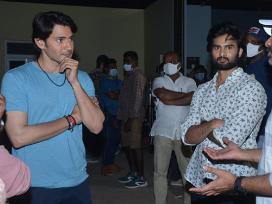 Superstar Mahesh Babu Meets Team Sridevi Soda Center